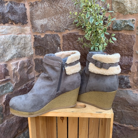 ✨CHEEKS PLATFORM WEDGE FUR TRIM ANKLE BOOTS 8 - Picture 7 of 16